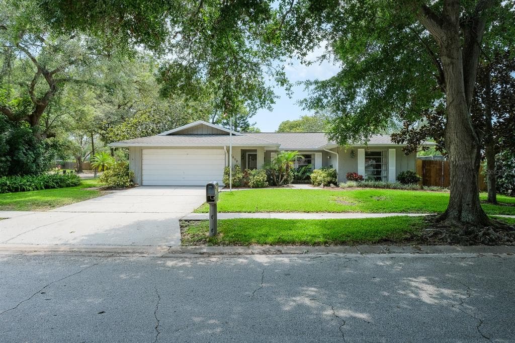 1409 SILVER OAK DRIVE TARPON SPRINGS, FL 34689