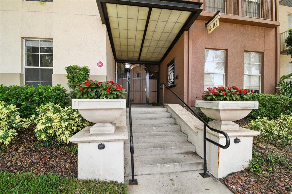 410 S ARMENIA AVENUE UNIT 915 TAMPA, FL 33609