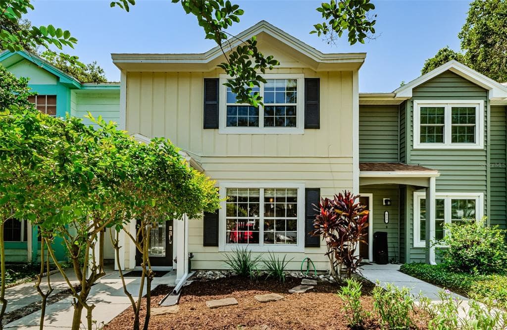 951 HAMILTON COURT