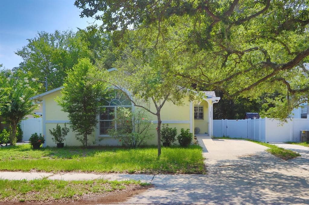 6322 S SELBOURNE AVENUE TAMPA, FL 33611