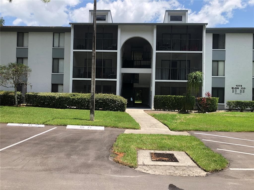 1372 PINE RIDGE CIRCLE E UNIT F1 TARPON SPRINGS, FL 34688
