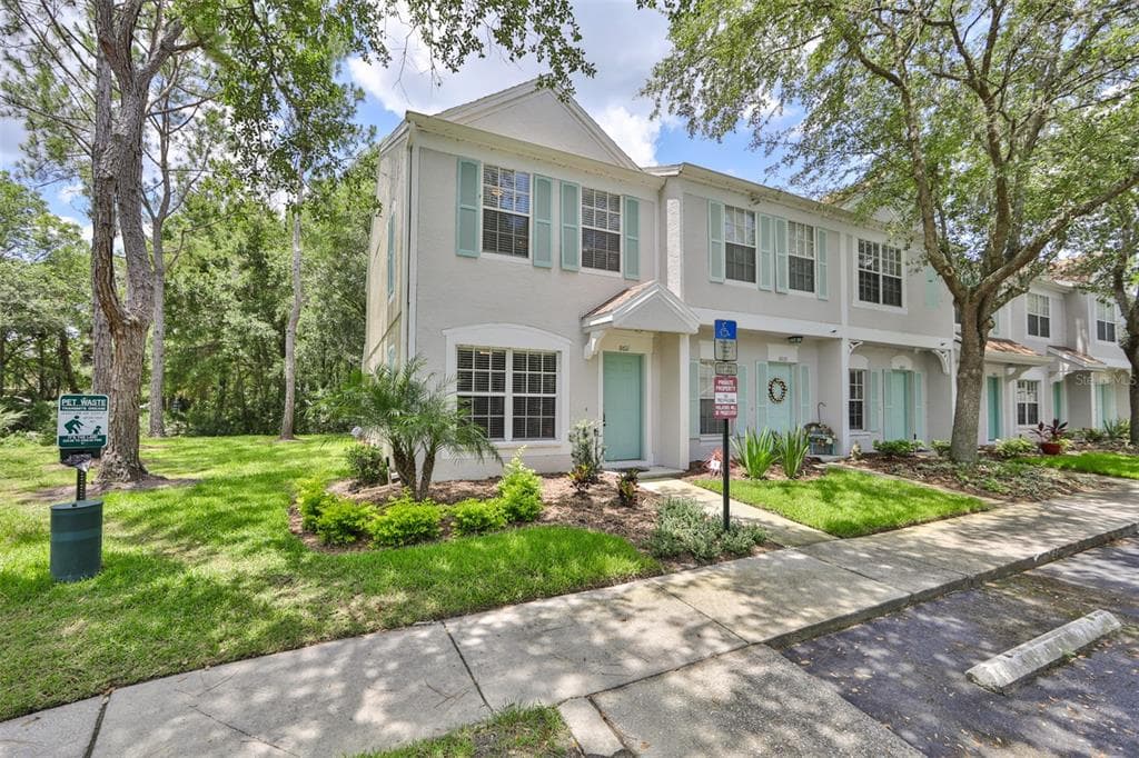 8611 HUNTERS KEY CIRCLE TAMPA, FL 33647