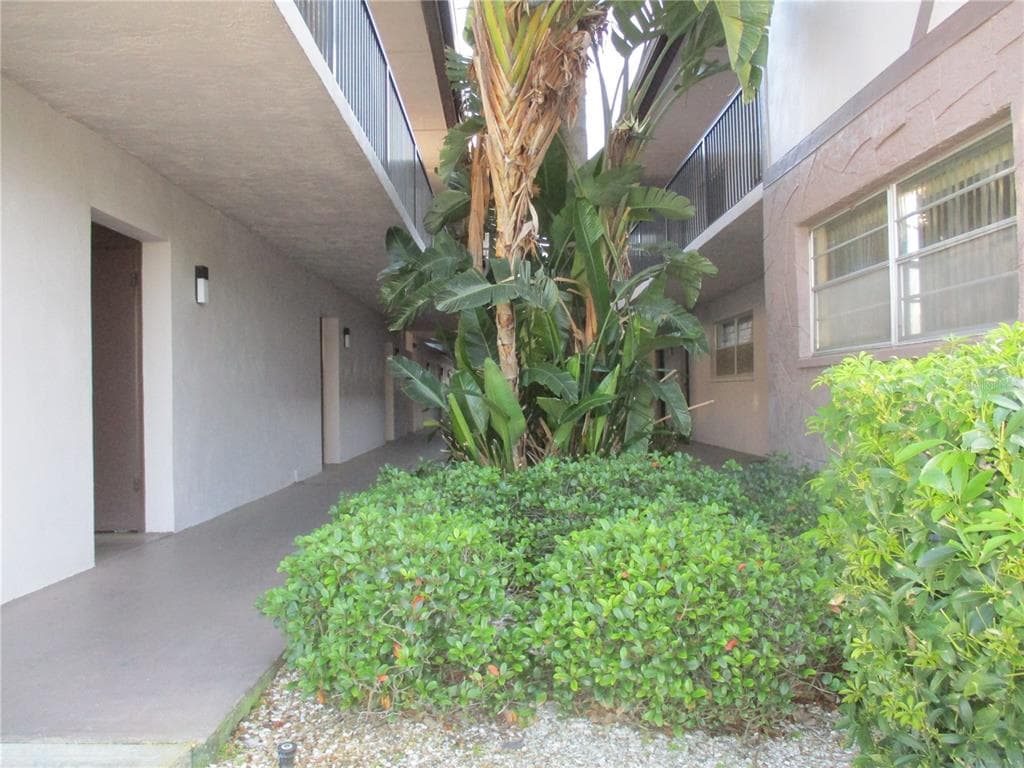 1137 KING ARTHUR COURT UNIT 515 DUNEDIN, FL 34698