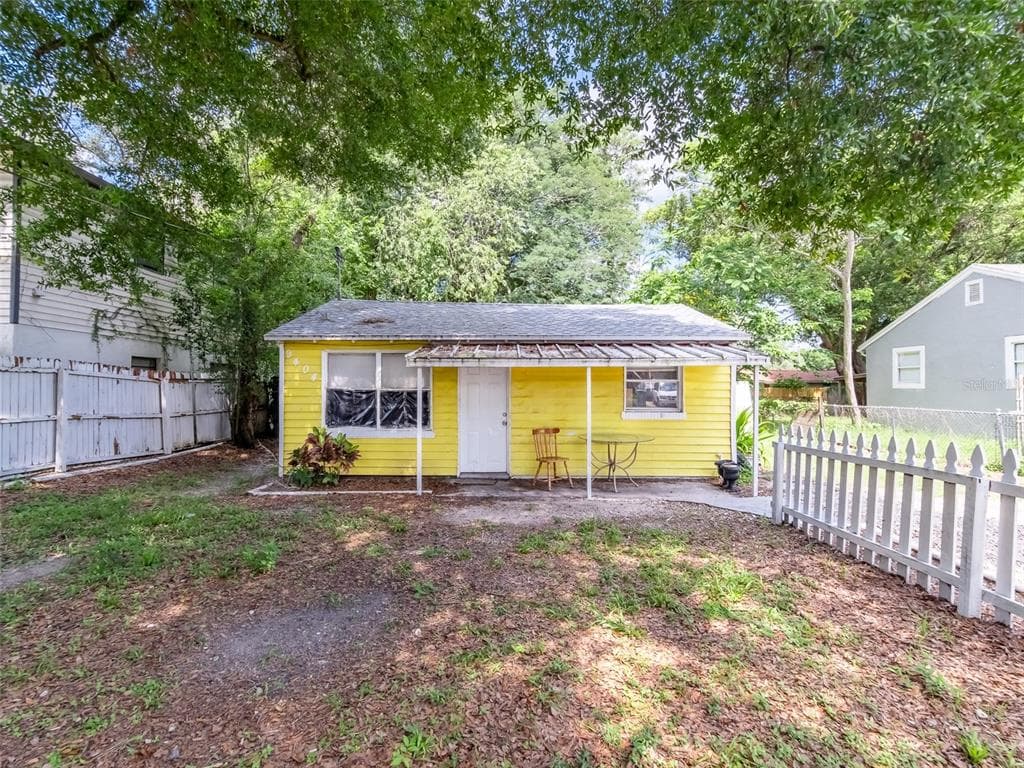 9404 N SEMMES STREET TAMPA, FL 33612