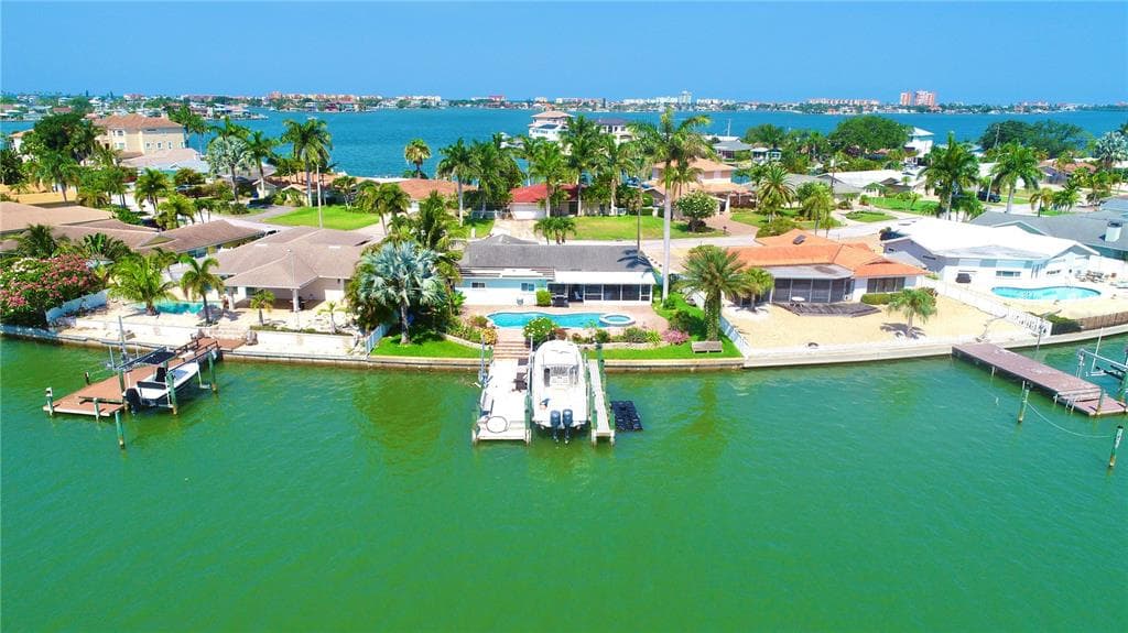 5667 BAYVIEW DRIVE SEMINOLE, FL 33772
