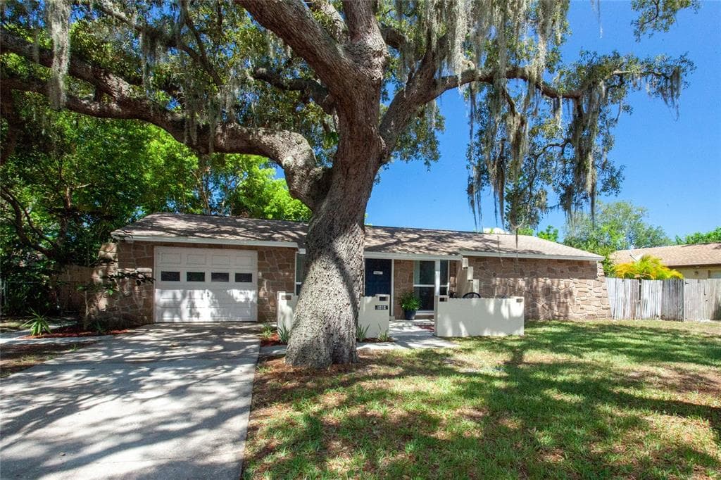 1010 PENINSULA ROAD TARPON SPRINGS, FL 34689