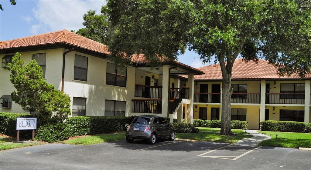 1705 HAMMOCK PINE BOULEVARD UNIT 1705 CLEARWATER, FL 33761