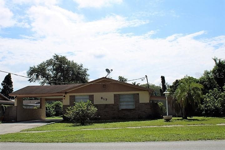 817 N KINGSWAY ROAD SEFFNER, FL 33584