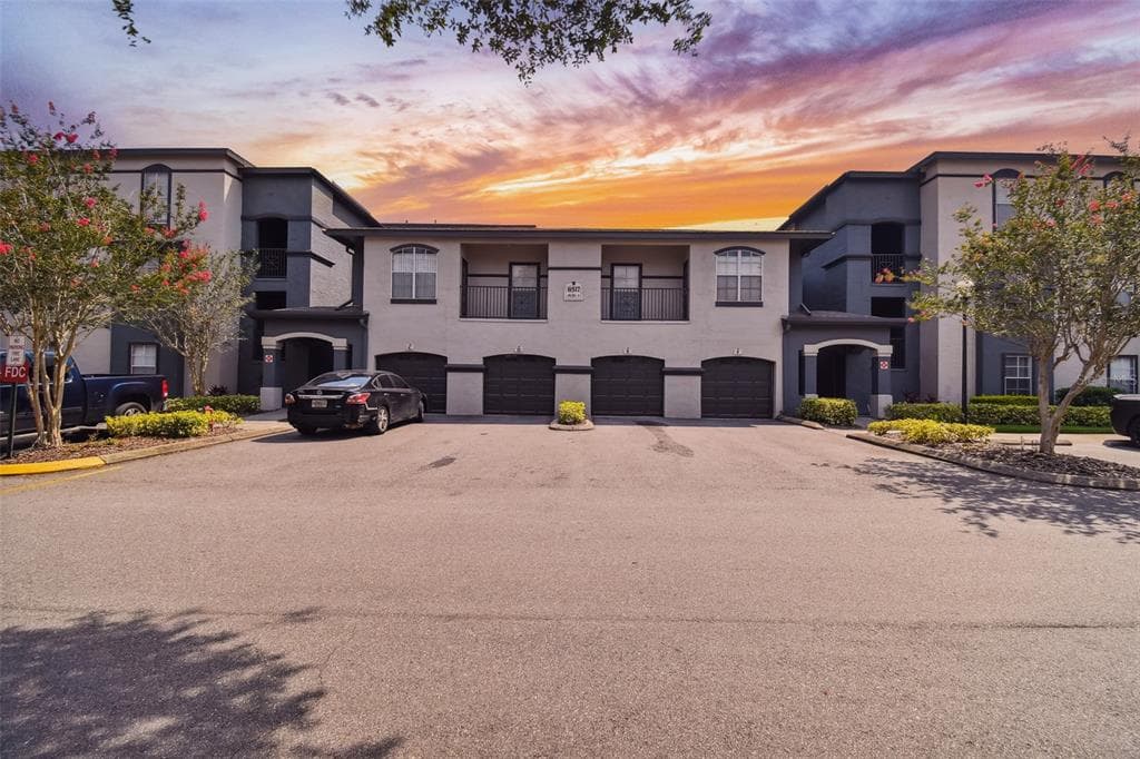8517 ISLAND BREEZE LANE UNIT 207 TAMPA, FL 33637