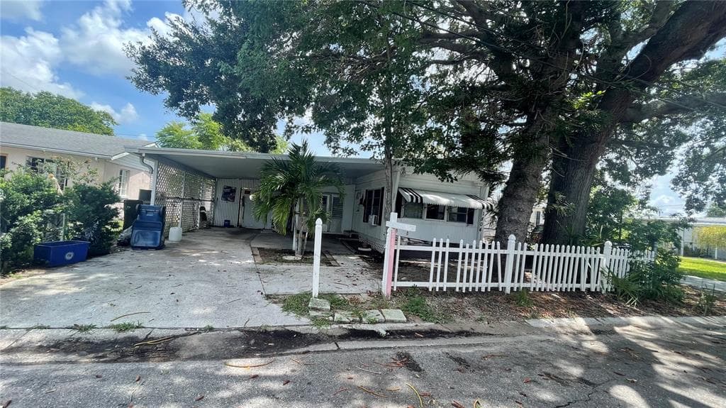 1804 36TH AVENUE W BRADENTON, FL 34205