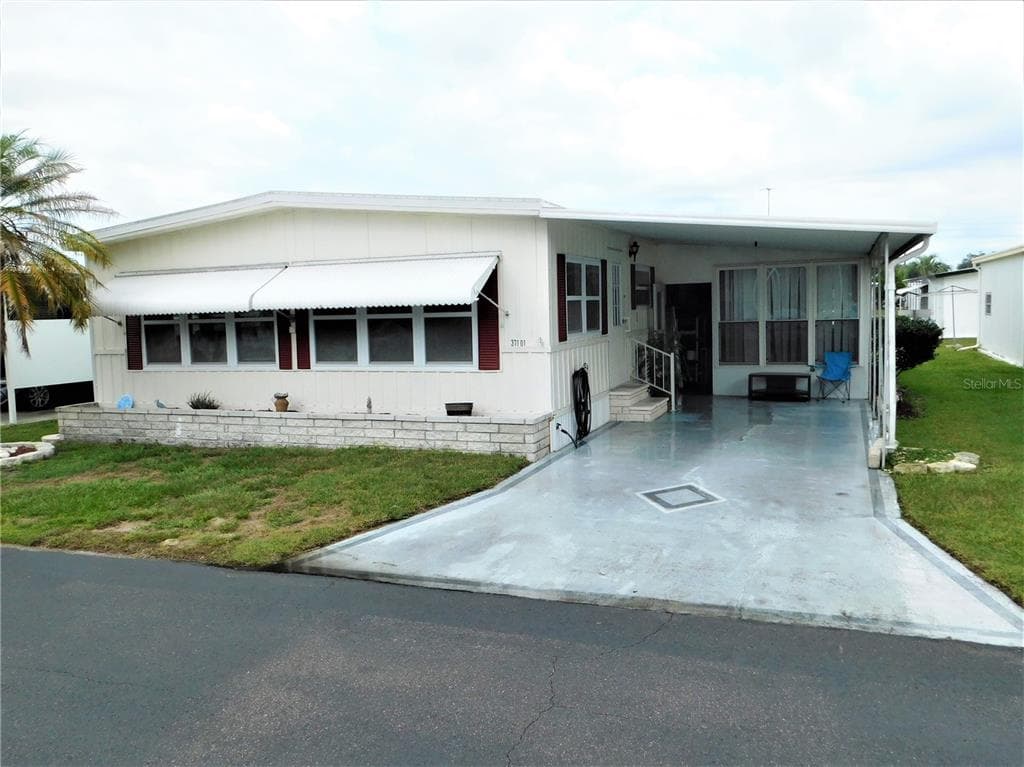 37101 LOIS AVENUE ZEPHYRHILLS, FL 33542