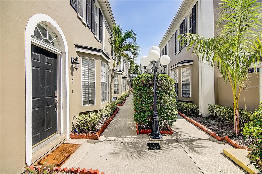 2802 W CLEVELAND STREET UNIT D TAMPA, FL 33609
