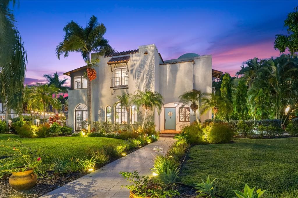 2296 COFFEE POT BOULEVARD NE ST PETERSBURG, FL 33704