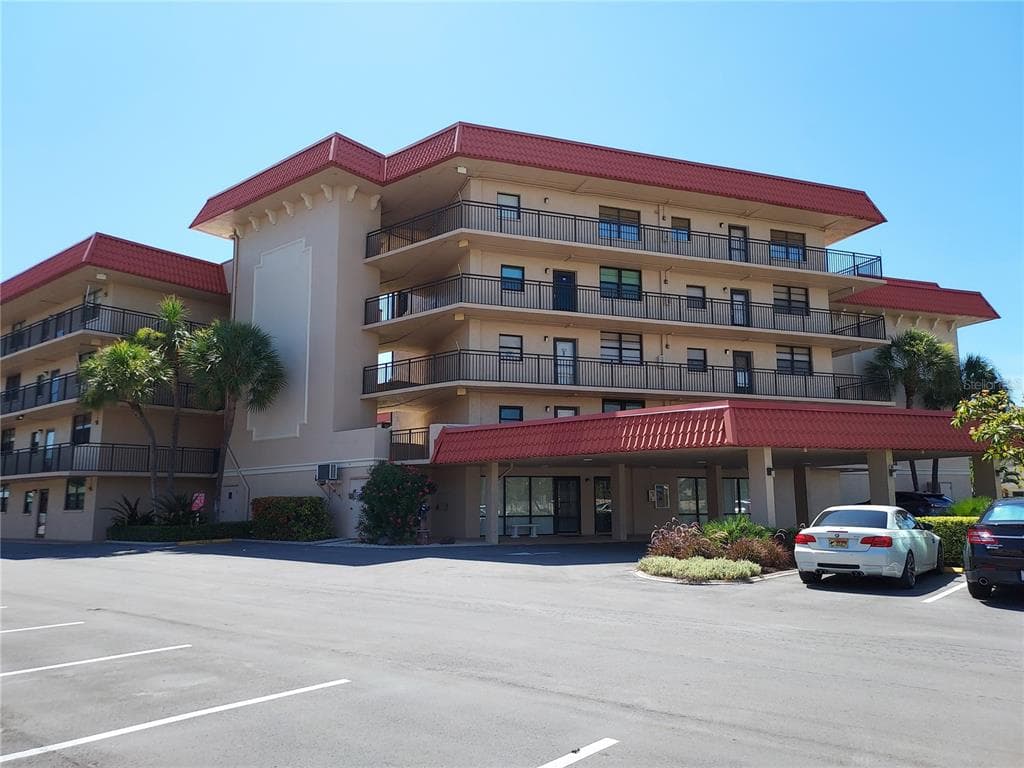 17580 GULF BOULEVARD UNIT 308 REDINGTON SHORES, FL 33708