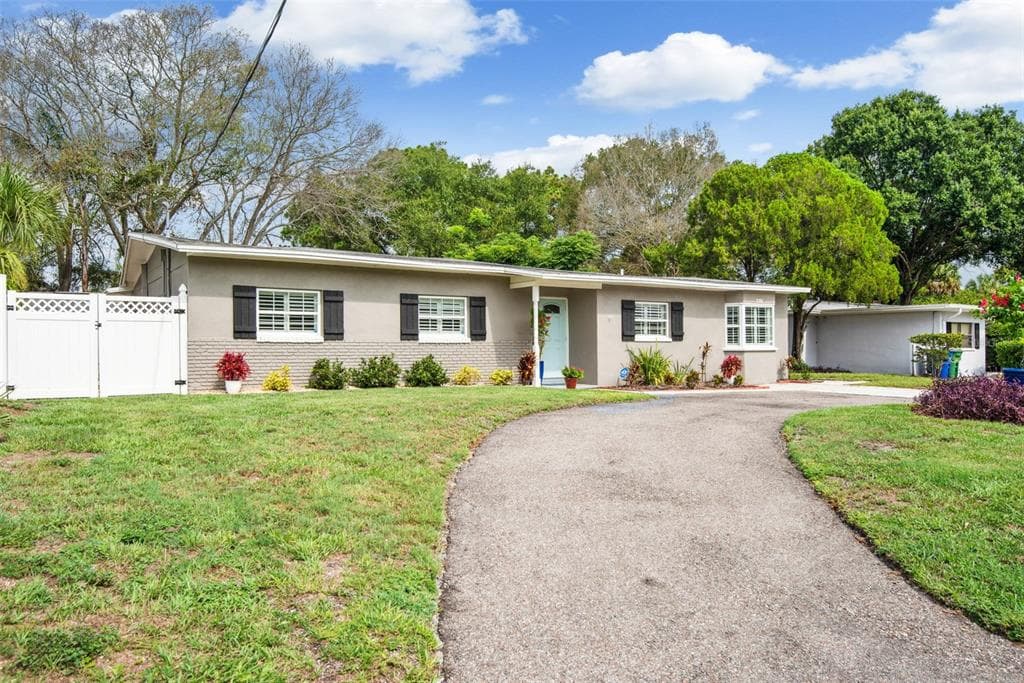 4517 S LOIS AVENUE TAMPA, FL 33611