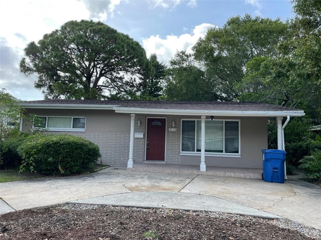 216 NW MADISON CIRCLE N ST PETERSBURG, FL 33702