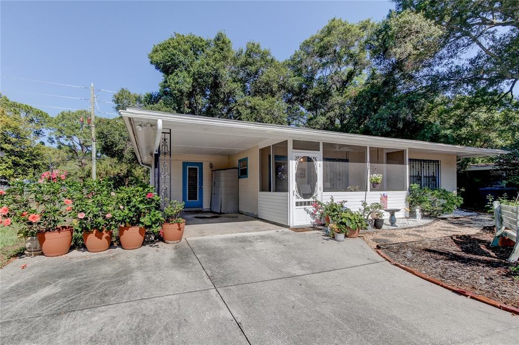 104 MELODY LANE LARGO, FL 33771