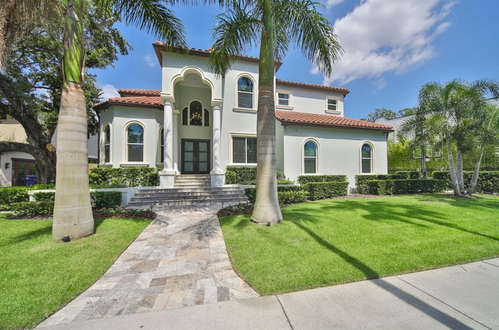 818 IDLEWOOD AVENUE TAMPA, FL 33609