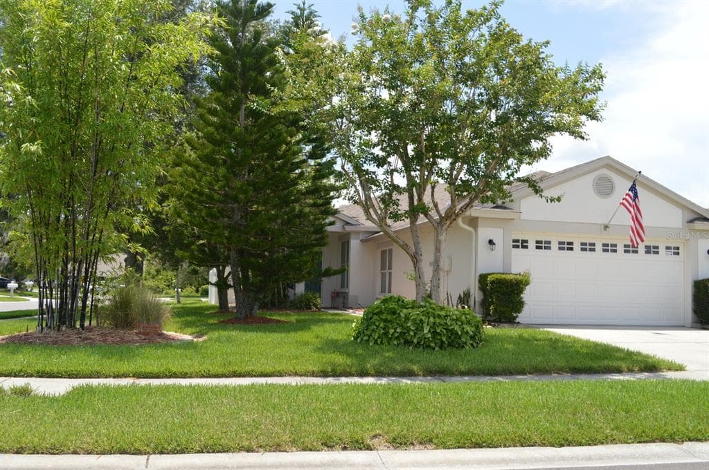 1747 ECHO POND PLACE WESLEY CHAPEL, FL 33543