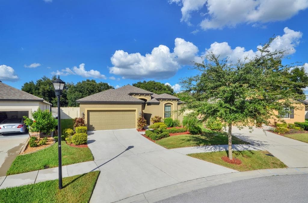826 VINO VERDE CIRCLE