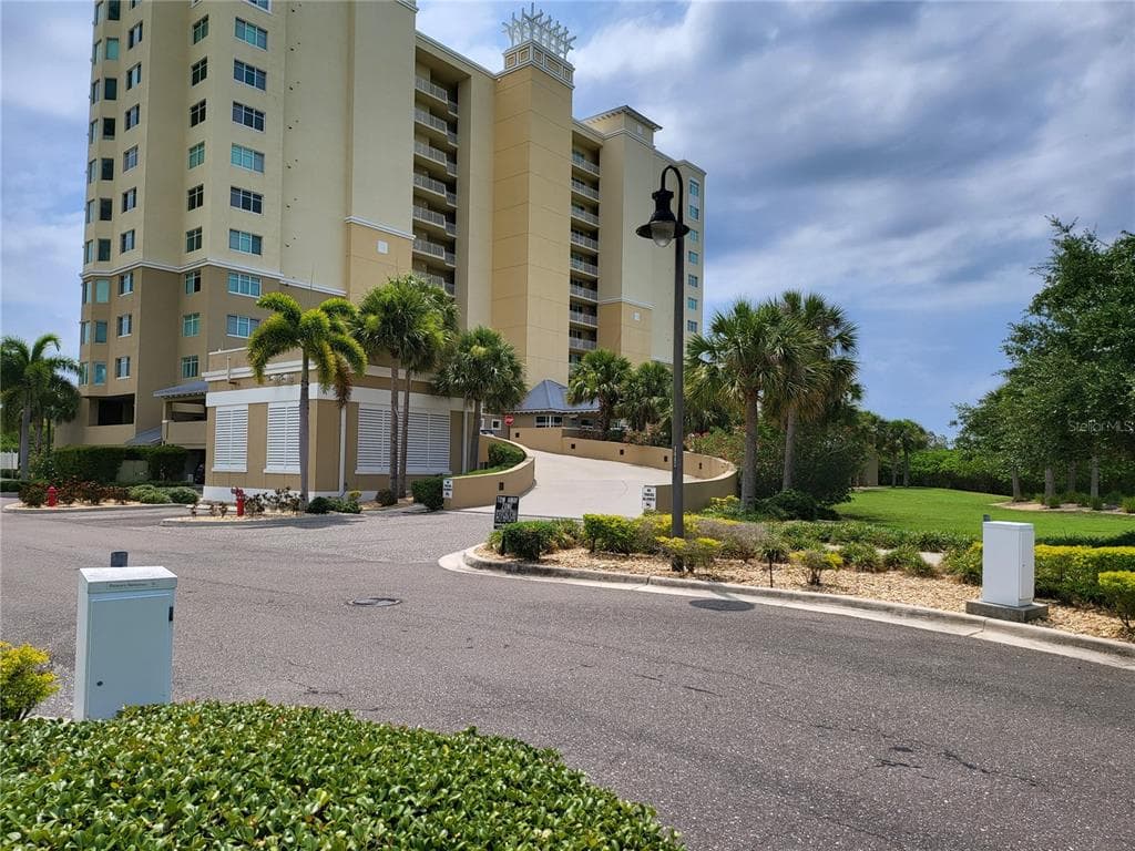 10851 MANGROVE CAY LANE NE UNIT 714 ST PETERSBURG, FL 33716