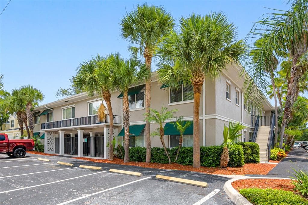 212 S CHURCH AVENUE UNIT 109 TAMPA, FL 33609