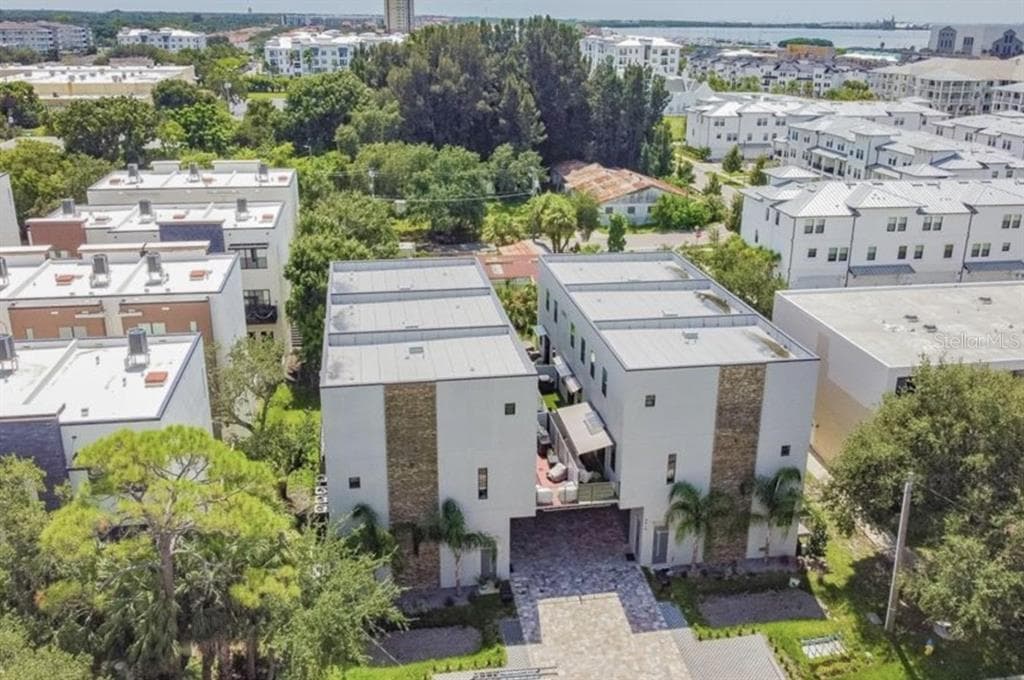 4910 W MCELROY AVENUE UNIT 1 TAMPA, FL 33611