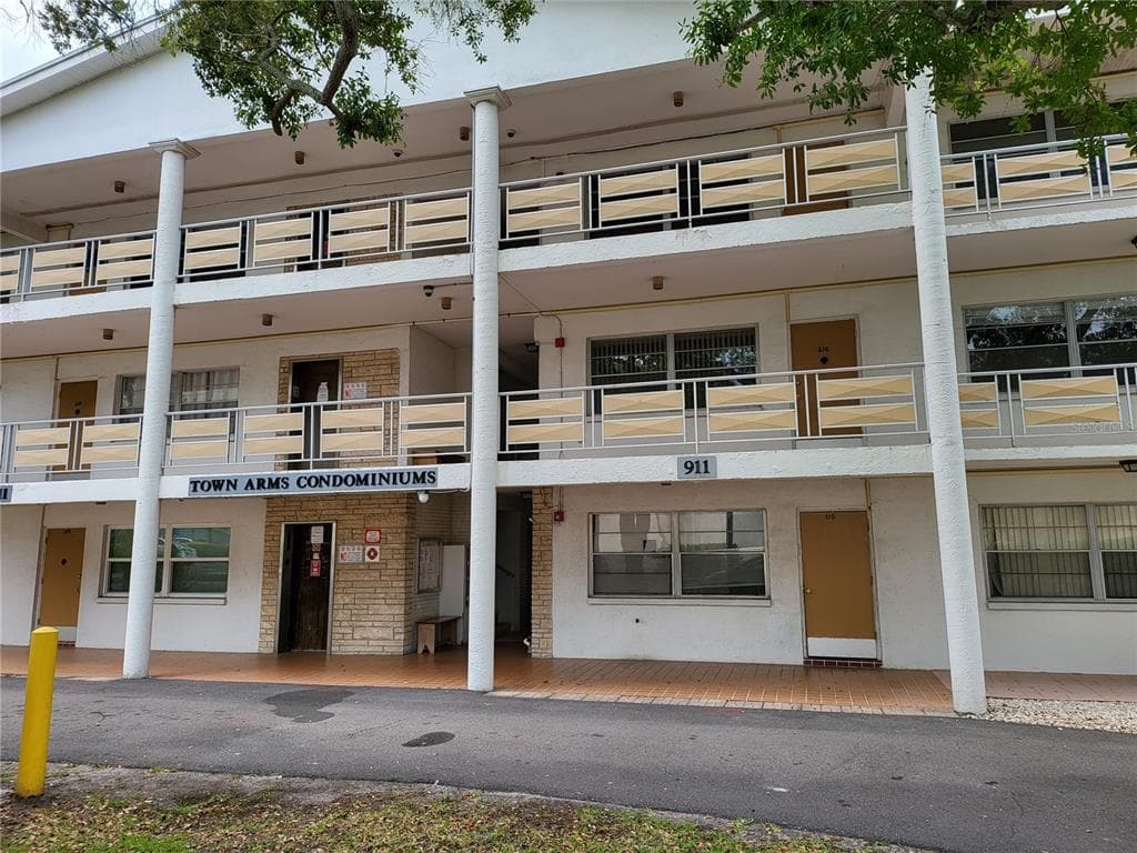 911 WASHINGTON AVENUE SW UNIT 306 LARGO, FL 33770