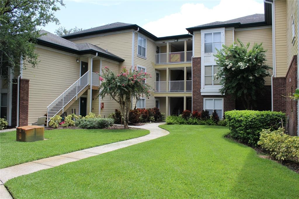 10028 STRAFFORD OAK COURT UNIT 702 TAMPA, FL 33624
