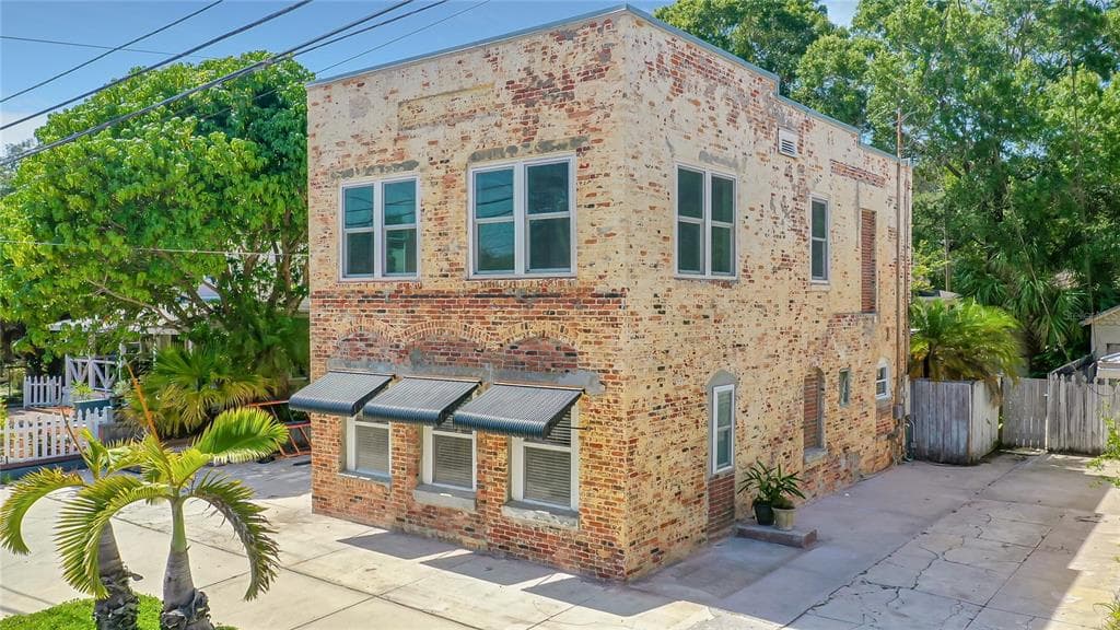 52 ADA STREET TARPON SPRINGS, FL 34689