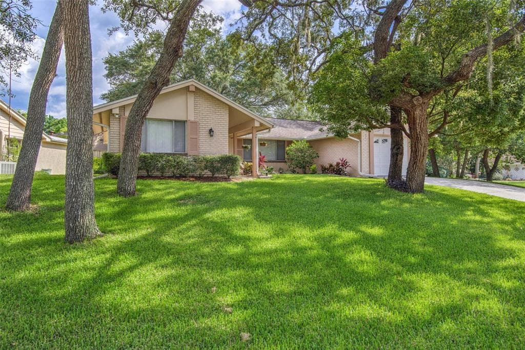 12523 COFFEE HILL ROW HUDSON, FL 34667