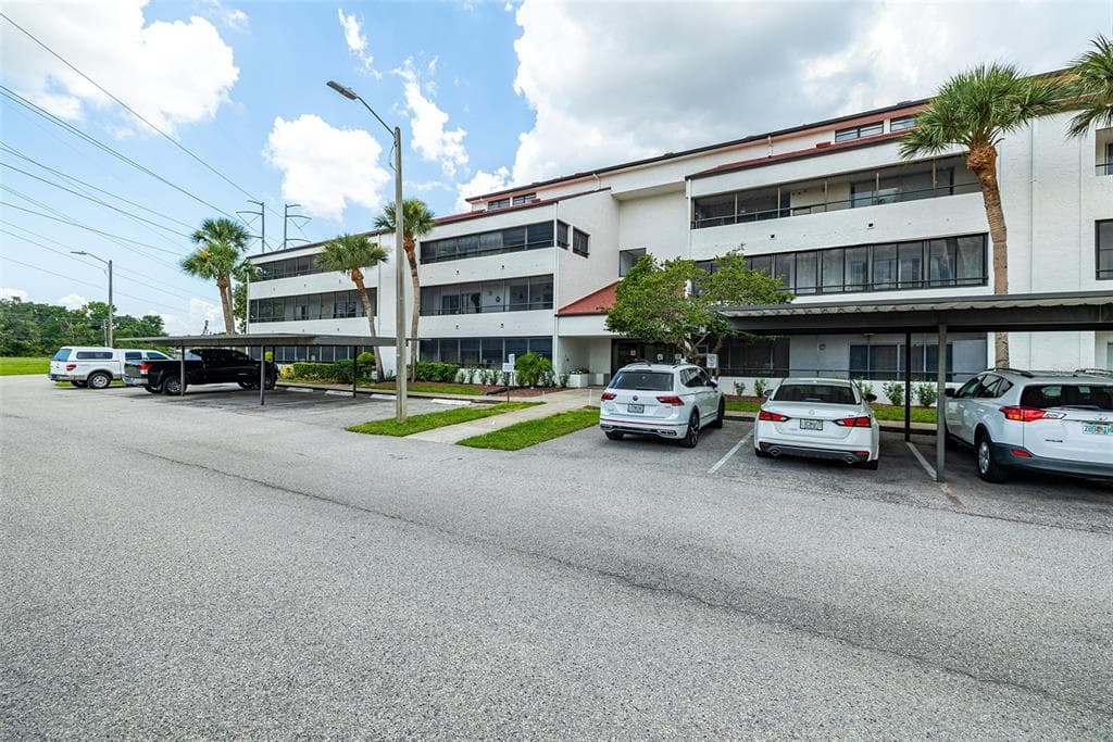 2579 COUNTRYSIDE BOULEVARD UNIT 103 CLEARWATER, FL 33761