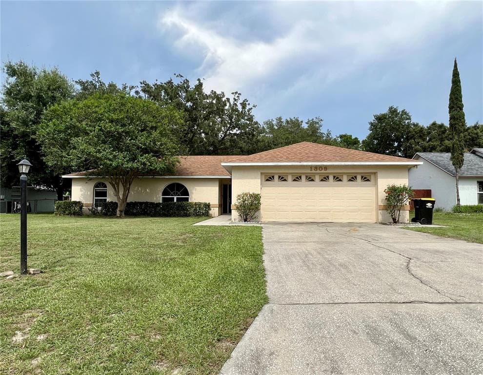 1309 ARIANA WOODS CIRCLE AUBURNDALE, FL 33823