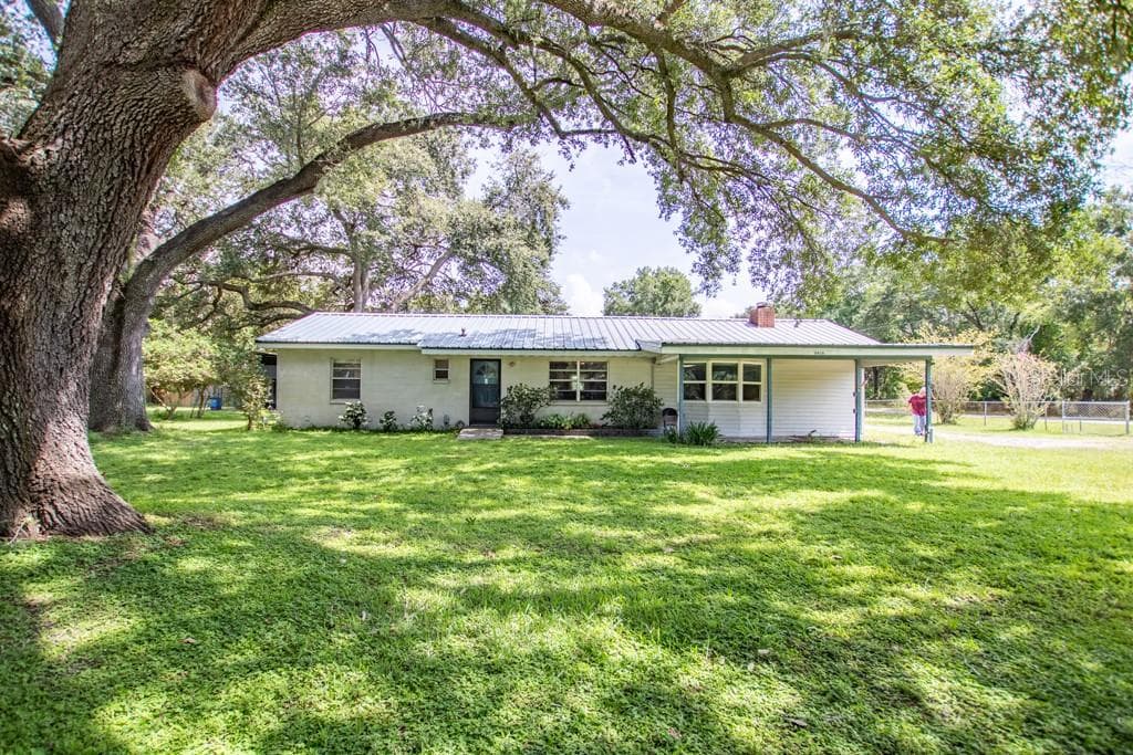 8438 RADIO LANE TAMPA, FL 33619