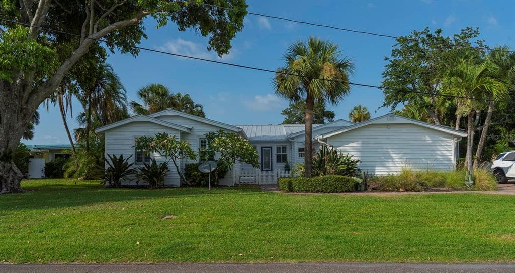 15561 REDINGTON DR. REDINGTON BEACH, FL 33708