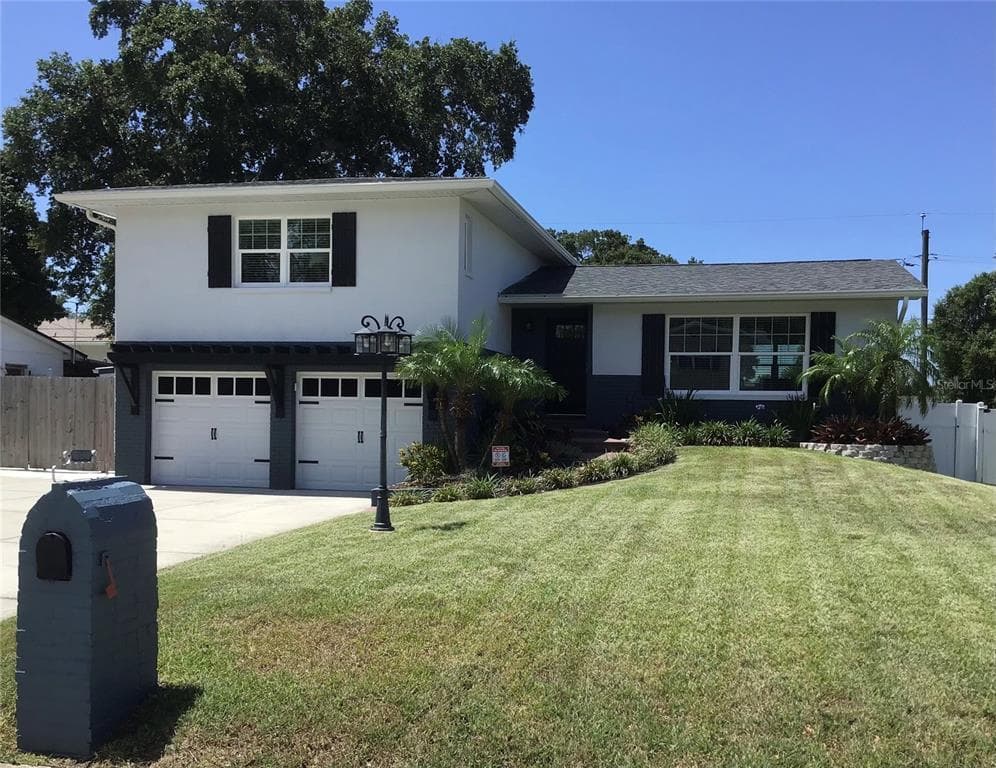 13548 BELLEWOOD AVENUE SEMINOLE, FL 33776