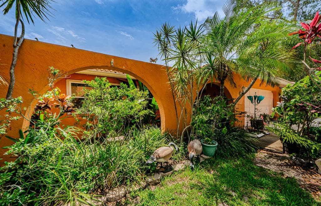 335 LAUGHING GULL LANE