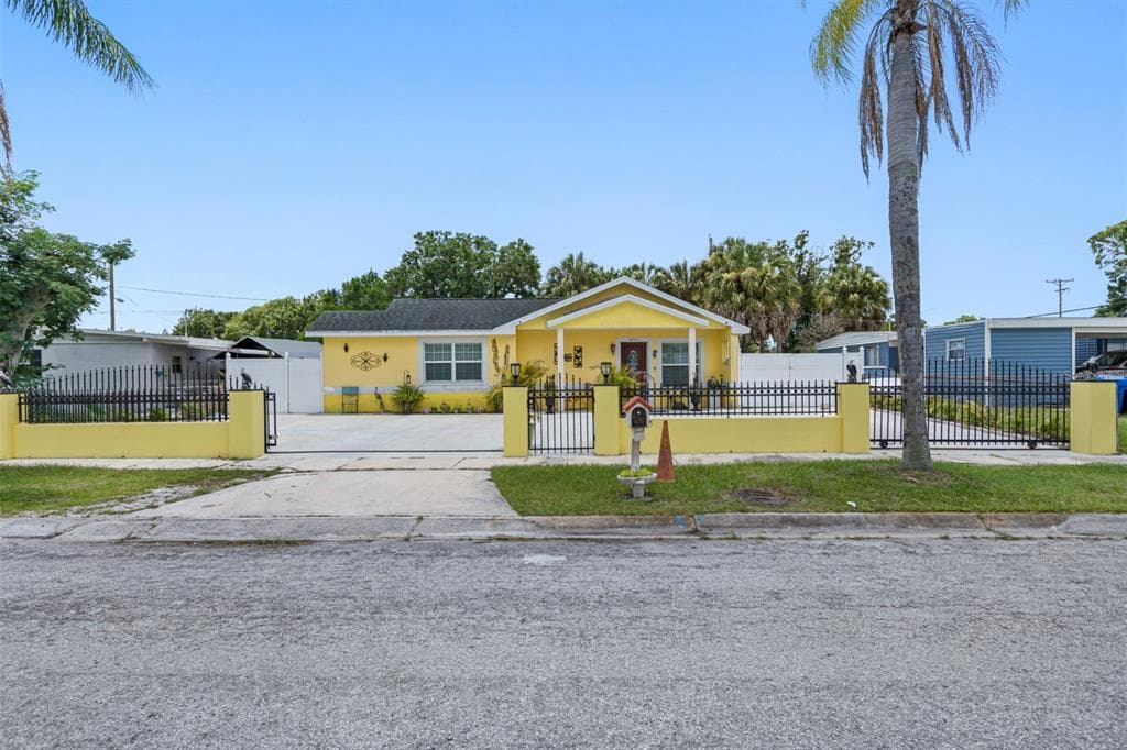 1842 CADILLAC CIRCLE TAMPA, FL 33619