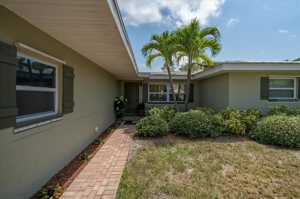 452 HERMOSITA DRIVE ST PETE BEACH, FL 33706