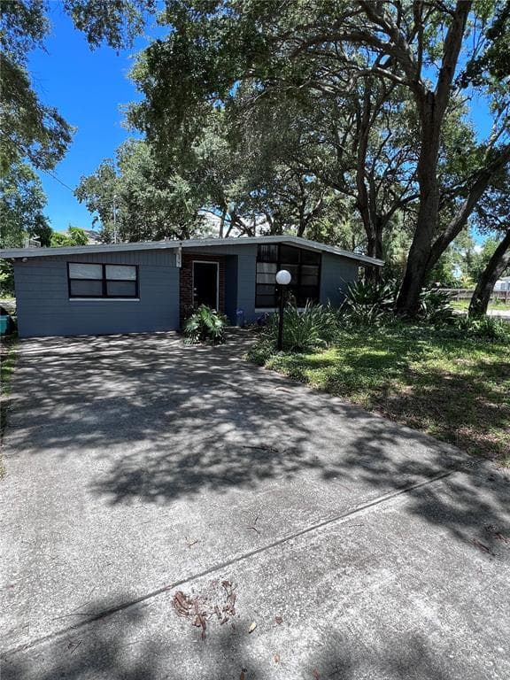 2407 S LOIS AVENUE TAMPA, FL 33629