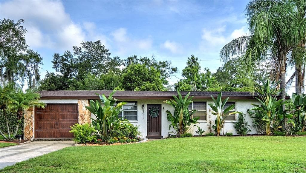 901 BRIARWOOD AVENUE TAMPA, FL 33613