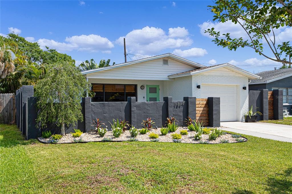 1847 SHORE ACRES BOULEVARD NE ST PETERSBURG, FL 33703