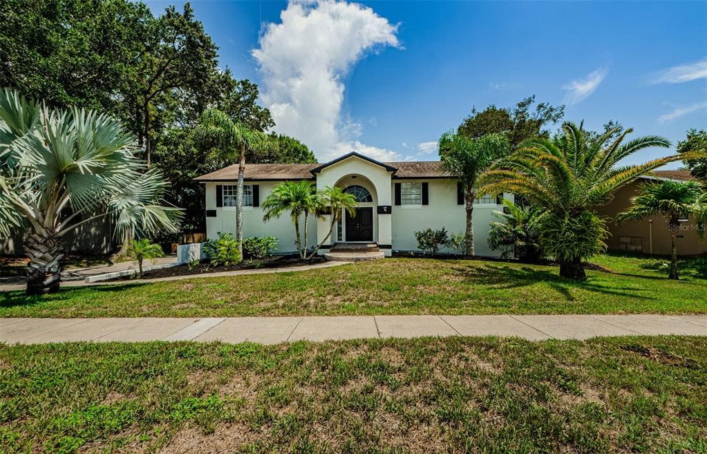 1037 JAMAICA WAY TARPON SPRINGS, FL 34689