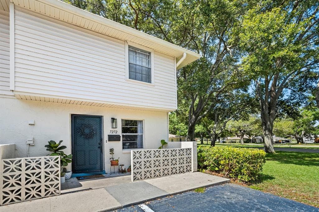 7272 MOFFATT LANE N PINELLAS PARK, FL 33781
