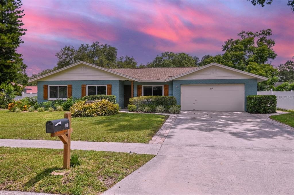508 LANTERN CIRCLE TEMPLE TERRACE, FL 33617
