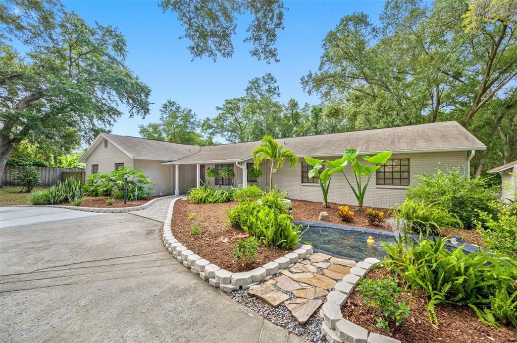 304 W WHEELER ROAD SEFFNER, FL 33584