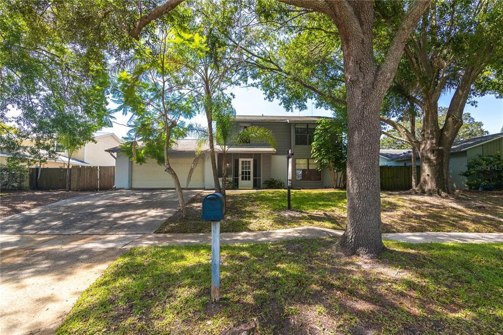 4027 BRAESGATE LANE TAMPA, FL 33624