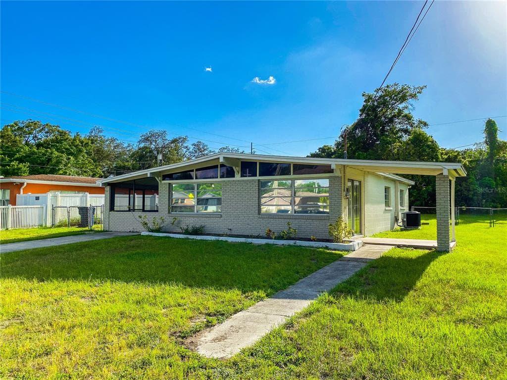 8704 RUTH PLACE TAMPA, FL 33604