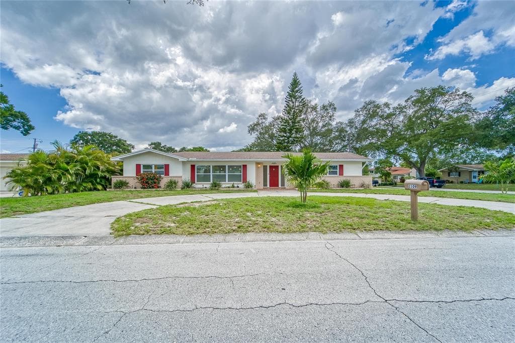 2109 UNIVERSITY COURT