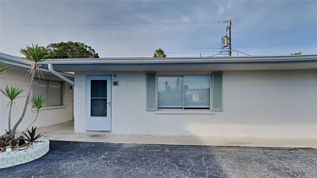 525 MANATEE COURT UNIT 17 VENICE, FL 34285